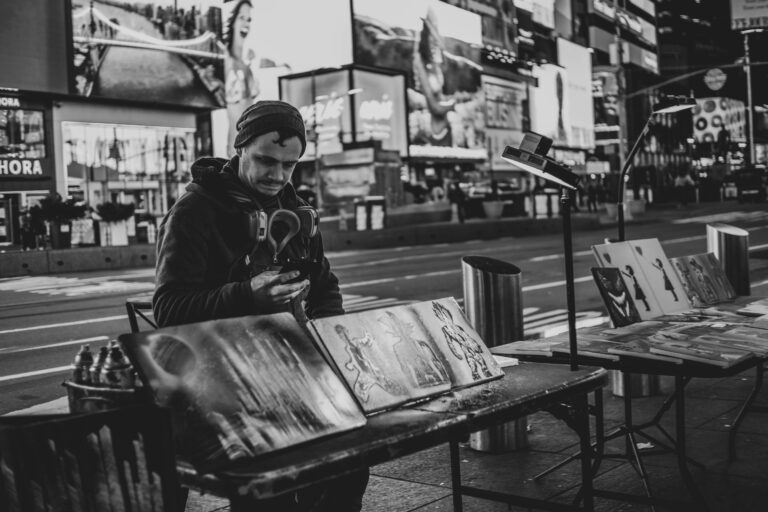 street spray painter in NYC